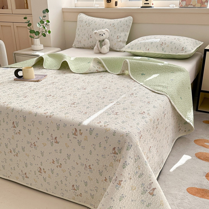 91家纺网 家纺一手货源 找家纺 绵庭家纺 2025新款双面全棉夹棉床盖 春日奇迹