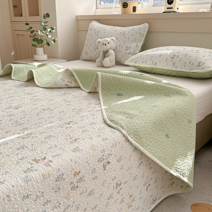 91家纺网 家纺一手货源 找家纺 绵庭家纺 2025新款双面全棉夹棉床盖 春日奇迹