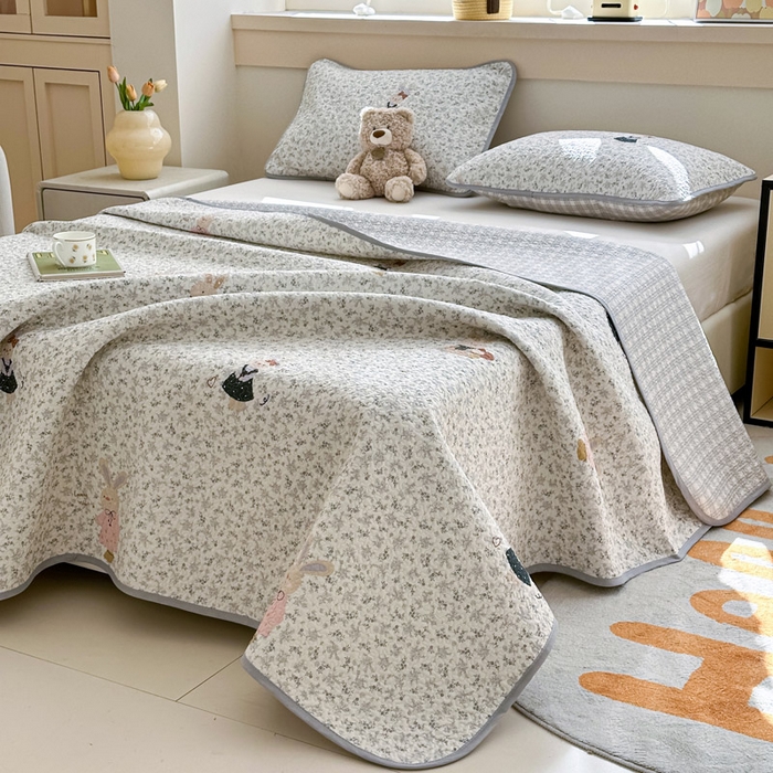 91家纺网 家纺一手货源 找家纺 绵庭家纺 2025新款双面全棉夹棉床盖 哆咪兔