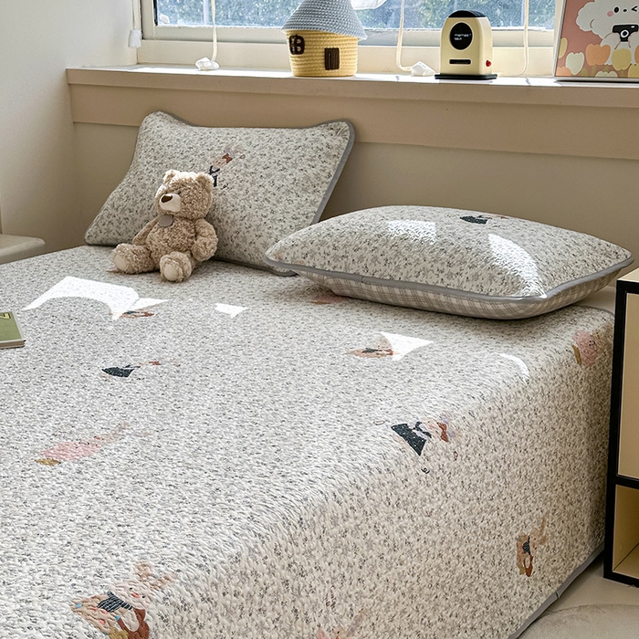 91家纺网 家纺一手货源 找家纺 绵庭家纺 2025新款双面全棉夹棉床盖 哆咪兔