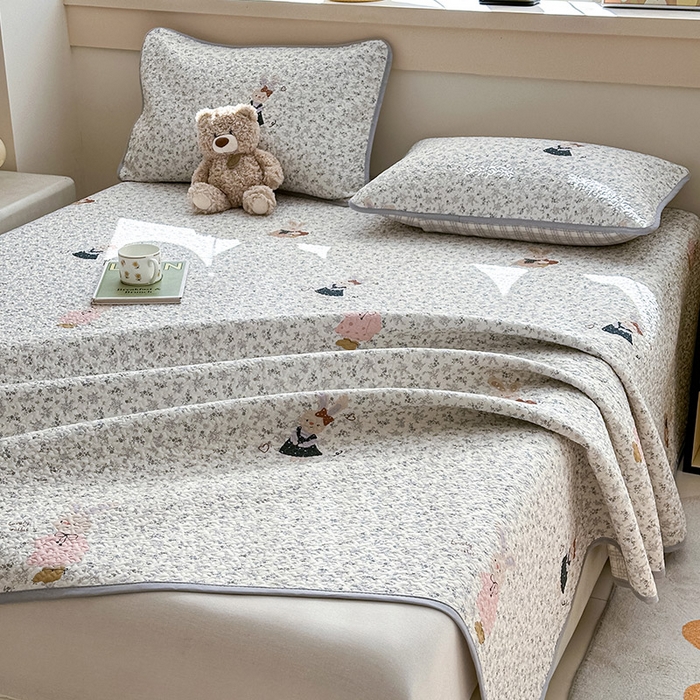 91家纺网 家纺一手货源 找家纺 绵庭家纺 2025新款双面全棉夹棉床盖 哆咪兔