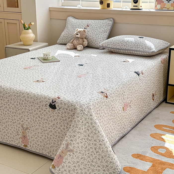 91家纺网 家纺一手货源 找家纺 绵庭家纺 2025新款双面全棉夹棉床盖 哆咪兔