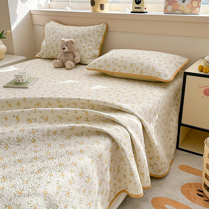 91家纺网 家纺一手货源 找家纺 绵庭家纺 2025新款双面全棉夹棉床盖 故事小黄花