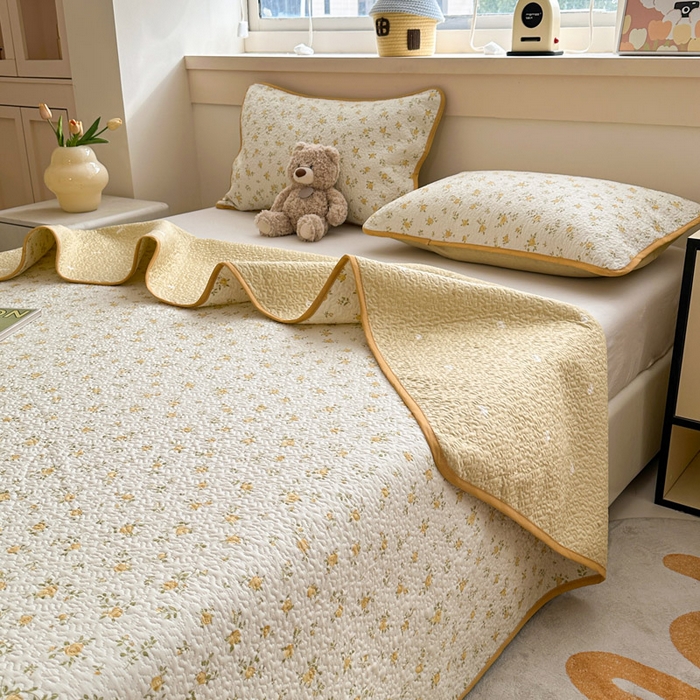 91家纺网 家纺一手货源 找家纺 绵庭家纺 2025新款双面全棉夹棉床盖 故事小黄花