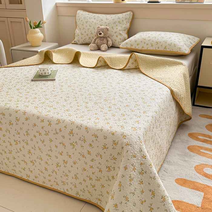 91家纺网 家纺一手货源 找家纺 绵庭家纺 2025新款双面全棉夹棉床盖 故事小黄花