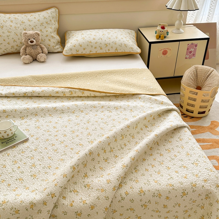 91家纺网 家纺一手货源 找家纺 绵庭家纺 2025新款双面全棉夹棉床盖 故事小黄花