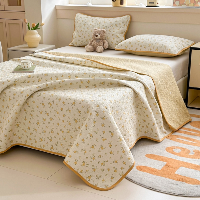 91家纺网 家纺一手货源 找家纺 绵庭家纺 2025新款双面全棉夹棉床盖 故事小黄花