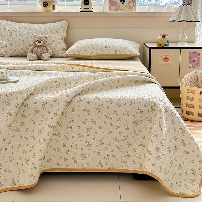 91家纺网 家纺一手货源 找家纺 绵庭家纺 2025新款双面全棉夹棉床盖 故事小黄花