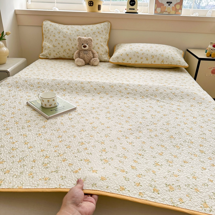 91家纺网 家纺一手货源 找家纺 绵庭家纺 2025新款双面全棉夹棉床盖 故事小黄花