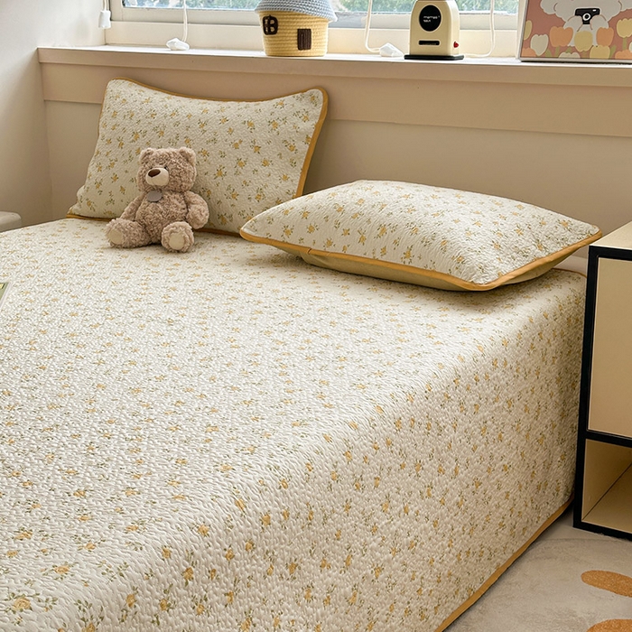 91家纺网 家纺一手货源 找家纺 绵庭家纺 2025新款双面全棉夹棉床盖 故事小黄花