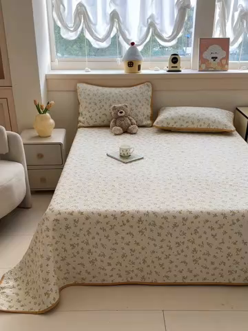 91家纺网 家纺一手货源 找家纺 绵庭家纺 2025新款双面全棉夹棉床盖 故事小黄花