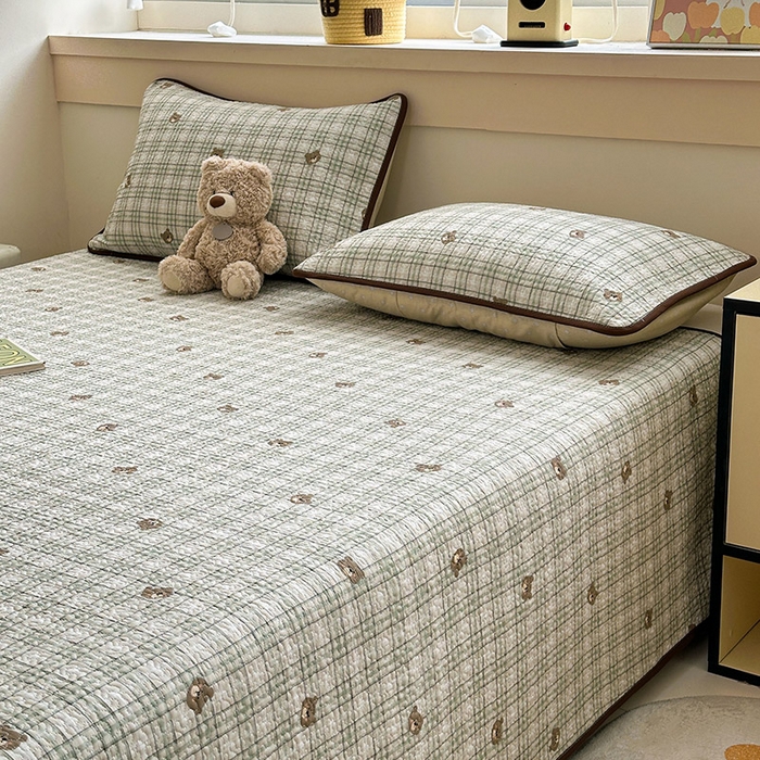 91家纺网 家纺一手货源 找家纺 绵庭家纺 2025新款双面全棉夹棉床盖 可爱小熊