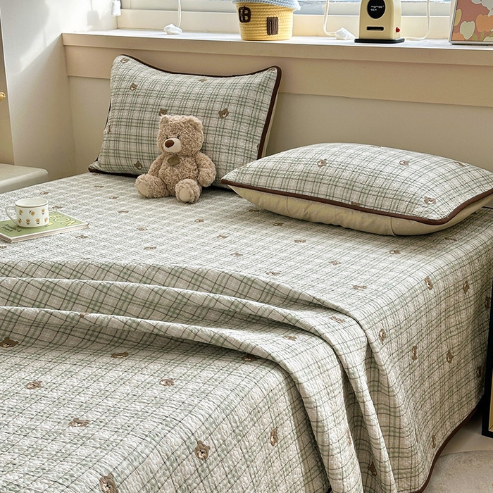 91家纺网 家纺一手货源 找家纺 绵庭家纺 2025新款双面全棉夹棉床盖 可爱小熊