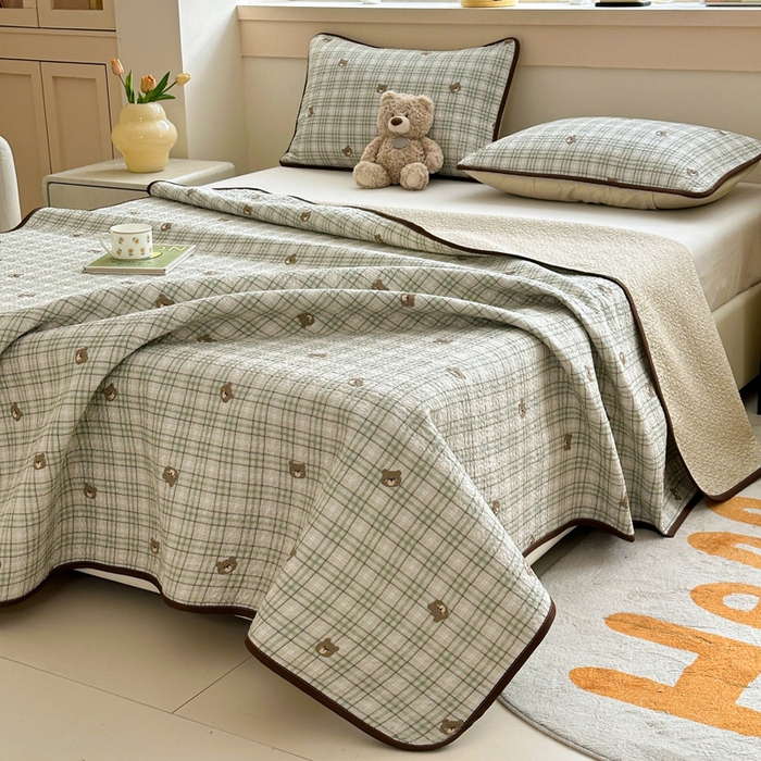 91家纺网 家纺一手货源 找家纺 绵庭家纺 2025新款双面全棉夹棉床盖 可爱小熊