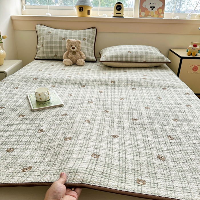 91家纺网 家纺一手货源 找家纺 绵庭家纺 2025新款双面全棉夹棉床盖 可爱小熊