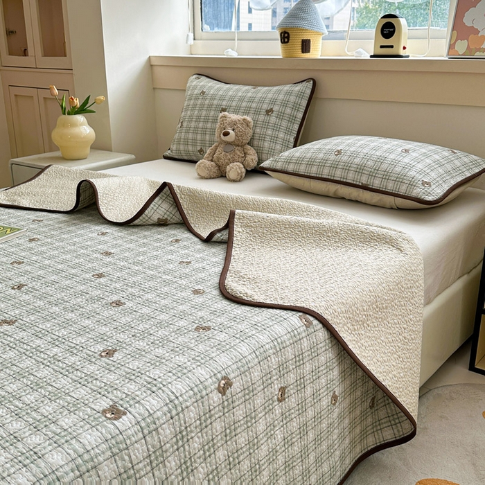 91家纺网 家纺一手货源 找家纺 绵庭家纺 2025新款双面全棉夹棉床盖 可爱小熊