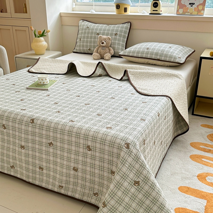 91家纺网 家纺一手货源 找家纺 绵庭家纺 2025新款双面全棉夹棉床盖 可爱小熊