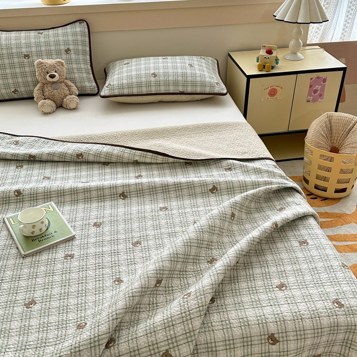 91家纺网 家纺一手货源 找家纺 绵庭家纺 2025新款双面全棉夹棉床盖 可爱小熊