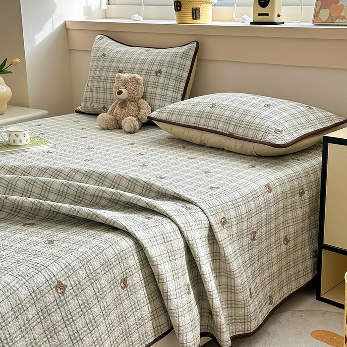 91家纺网 家纺一手货源 找家纺 绵庭家纺 2025新款双面全棉夹棉床盖 可爱小熊