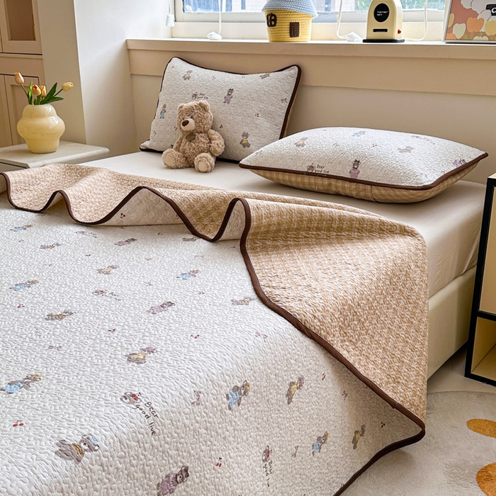 91家纺网 家纺一手货源 找家纺 绵庭家纺 2025新款双面全棉夹棉床盖 米熊