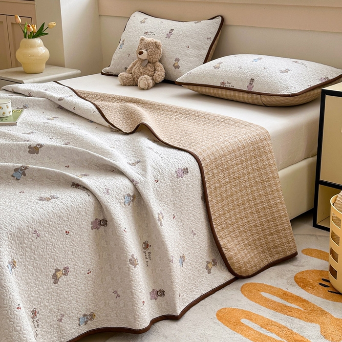 91家纺网 家纺一手货源 找家纺 绵庭家纺 2025新款双面全棉夹棉床盖 米熊