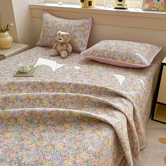 91家纺网 家纺一手货源 找家纺 绵庭家纺 2025新款双面全棉夹棉床盖 暖阳绿意