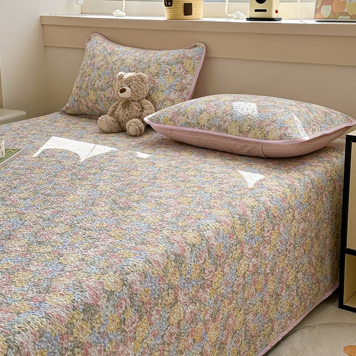 91家纺网 家纺一手货源 找家纺 绵庭家纺 2025新款双面全棉夹棉床盖 暖阳绿意