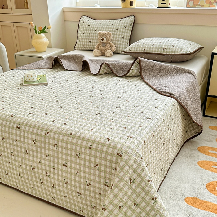 91家纺网 家纺一手货源 找家纺 绵庭家纺 2025新款双面全棉夹棉床盖 酸甜樱桃