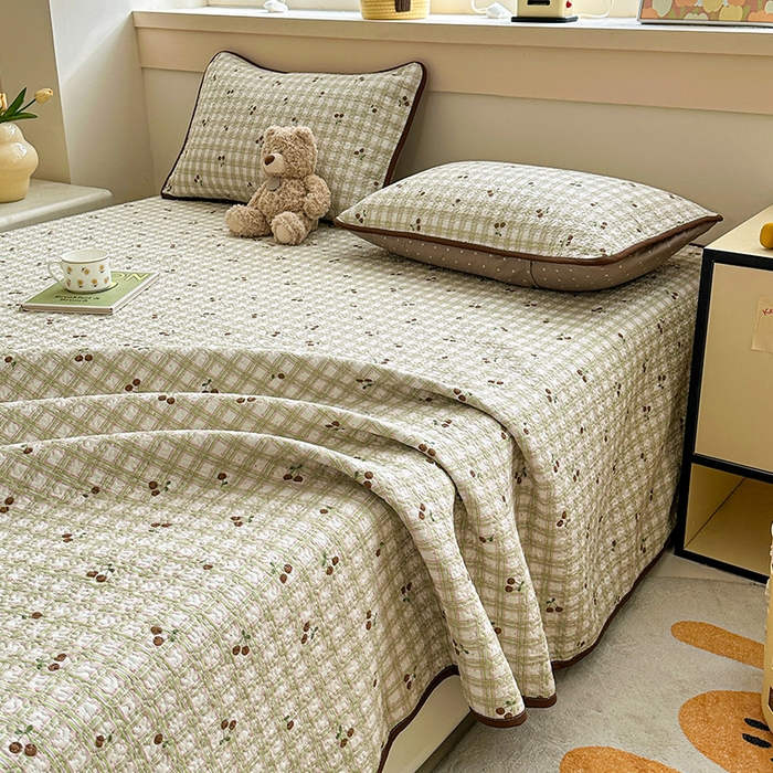 91家纺网 家纺一手货源 找家纺 绵庭家纺 2025新款双面全棉夹棉床盖 酸甜樱桃