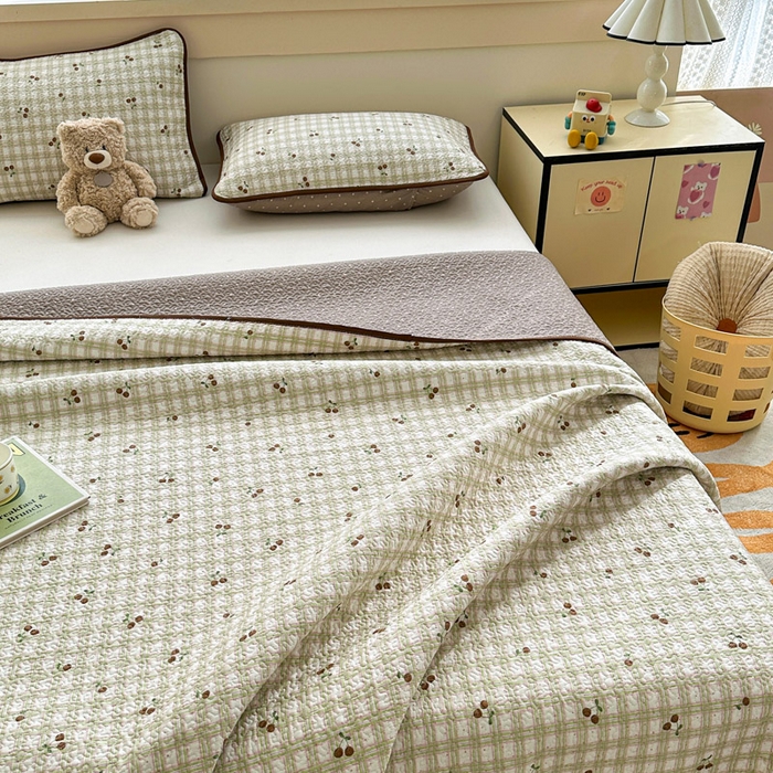 91家纺网 家纺一手货源 找家纺 绵庭家纺 2025新款双面全棉夹棉床盖 酸甜樱桃