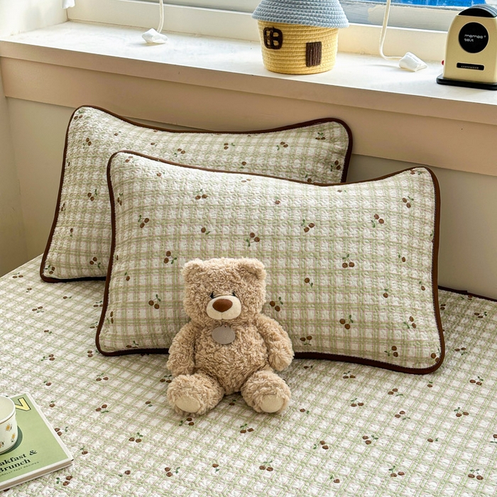 91家纺网 家纺一手货源 找家纺 绵庭家纺 2025新款双面全棉夹棉床盖 酸甜樱桃