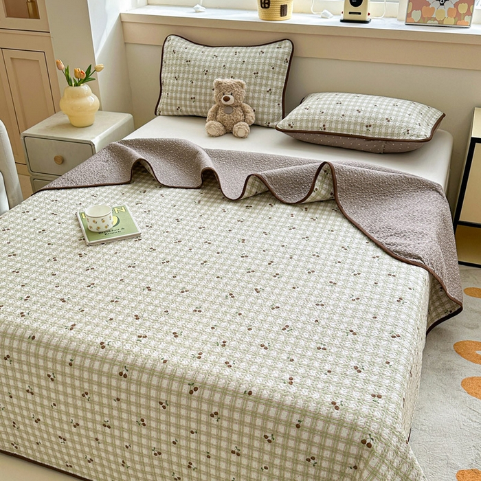 91家纺网 家纺一手货源 找家纺 绵庭家纺 2025新款双面全棉夹棉床盖 酸甜樱桃