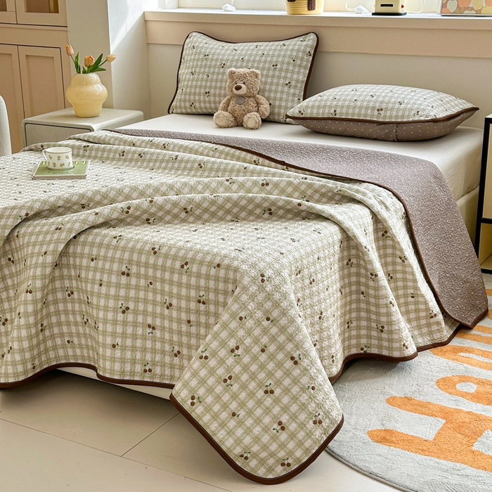 91家纺网 家纺一手货源 找家纺 绵庭家纺 2025新款双面全棉夹棉床盖 酸甜樱桃