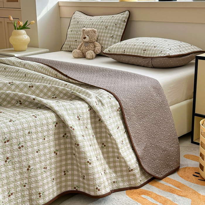 91家纺网 家纺一手货源 找家纺 绵庭家纺 2025新款双面全棉夹棉床盖 酸甜樱桃