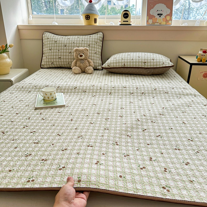 91家纺网 家纺一手货源 找家纺 绵庭家纺 2025新款双面全棉夹棉床盖 酸甜樱桃