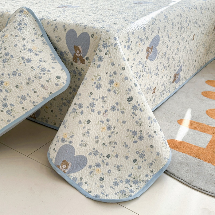 91家纺网 家纺一手货源 找家纺 绵庭家纺 2025新款双面全棉夹棉床盖 碎花熊