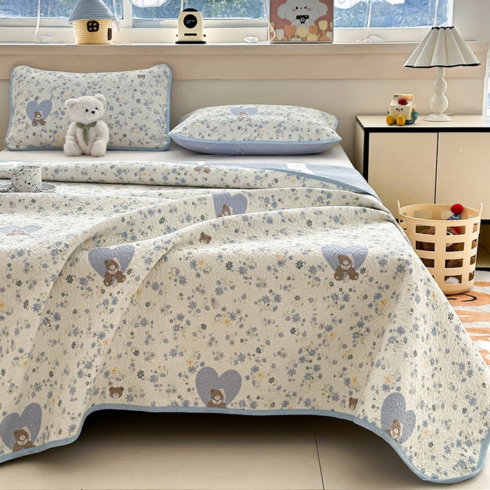 91家纺网 家纺一手货源 找家纺 绵庭家纺 2025新款双面全棉夹棉床盖 碎花熊