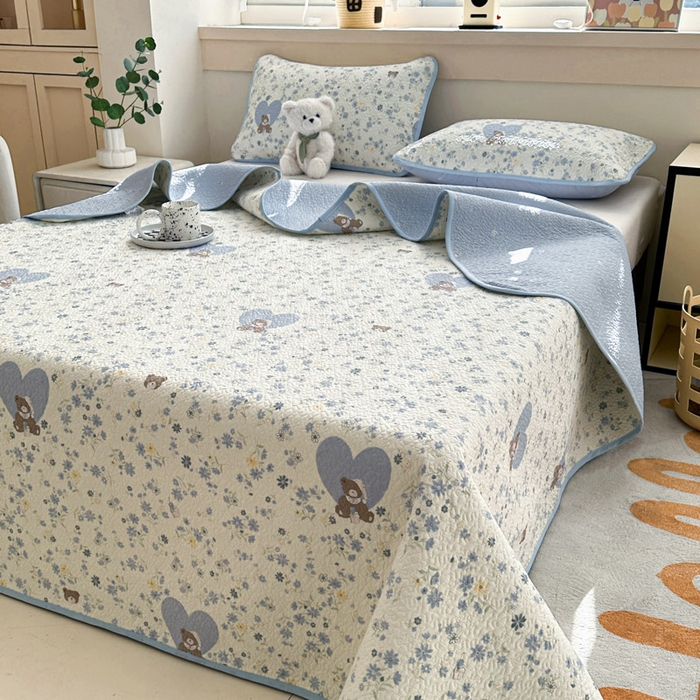 91家纺网 家纺一手货源 找家纺 绵庭家纺 2025新款双面全棉夹棉床盖 碎花熊