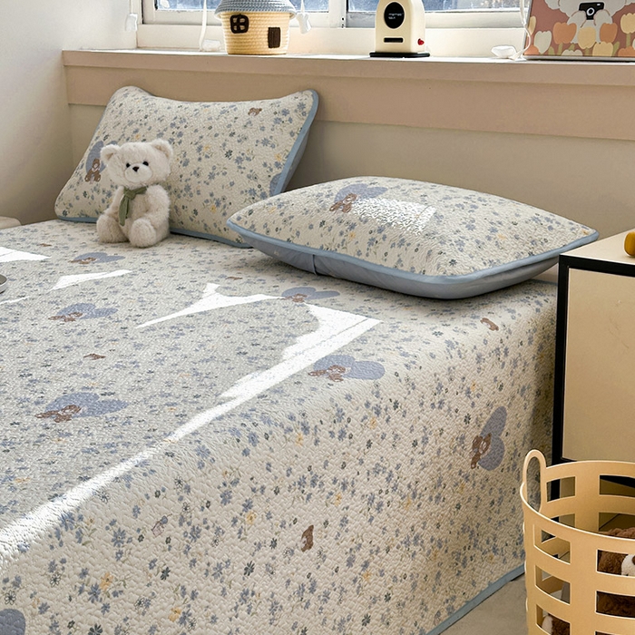 91家纺网 家纺一手货源 找家纺 绵庭家纺 2025新款双面全棉夹棉床盖 碎花熊