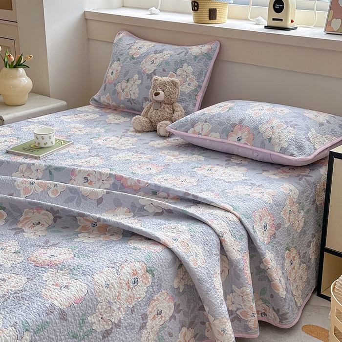 91家纺网 家纺一手货源 找家纺 绵庭家纺 2025新款双面全棉夹棉床盖 幽兰花梦-紫