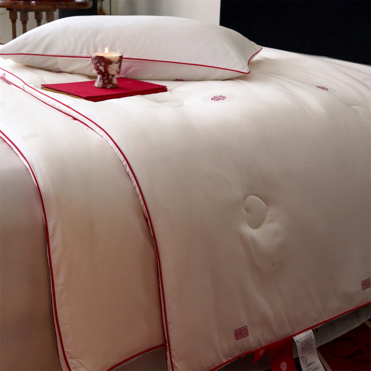 91家纺网 家纺一手货源 找家纺 （总）头等舱 2025新款天棉缎剪花婚庆大提花55莱赛尔大豆7A抗菌秋冬被（空境图）