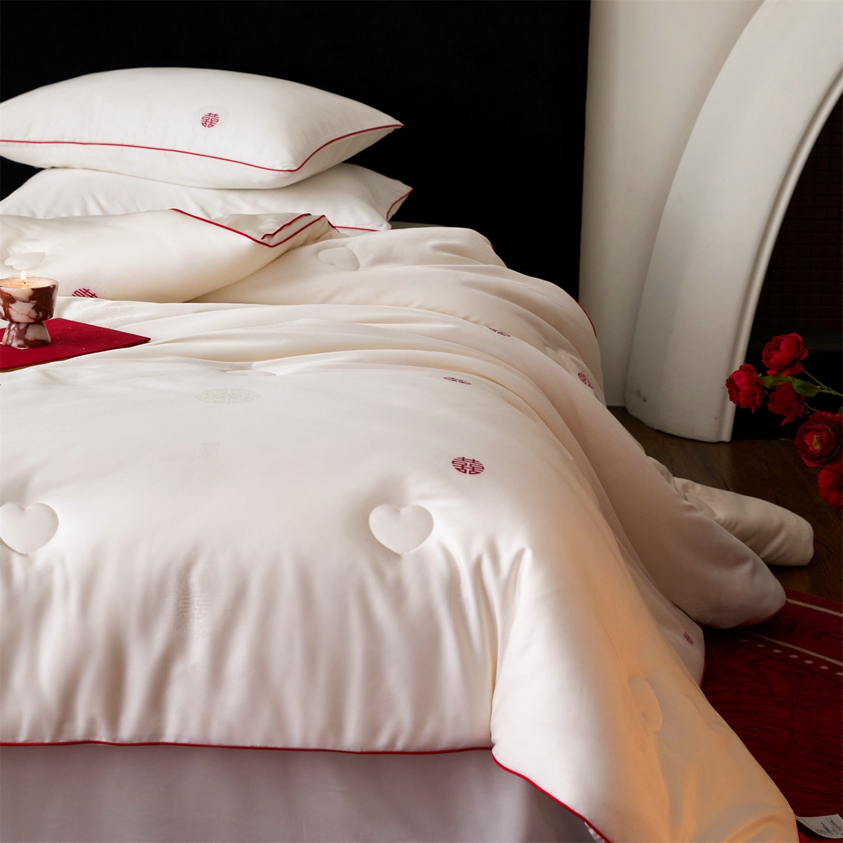 91家纺网 家纺一手货源 找家纺 头等舱 2025新款天棉缎剪花婚庆大提花55莱赛尔大豆7A抗菌秋冬被（空境图） 吾家有喜-本白