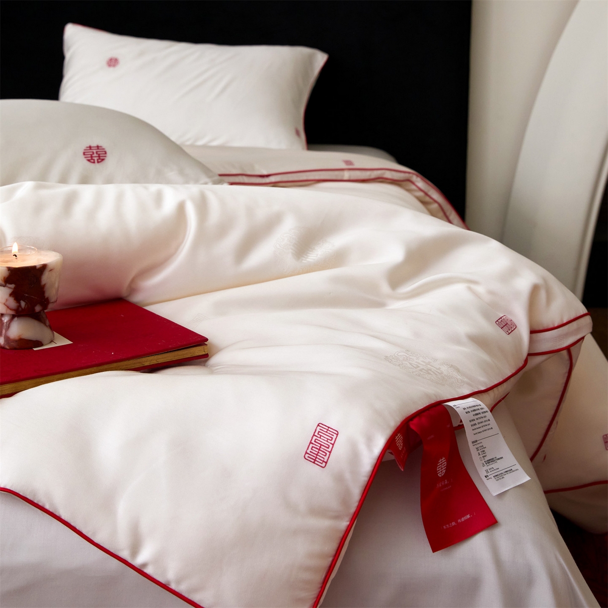 91家纺网 家纺一手货源 找家纺 头等舱 2025新款天棉缎剪花婚庆大提花55莱赛尔大豆7A抗菌秋冬被（空境图） 吾家有喜-本白