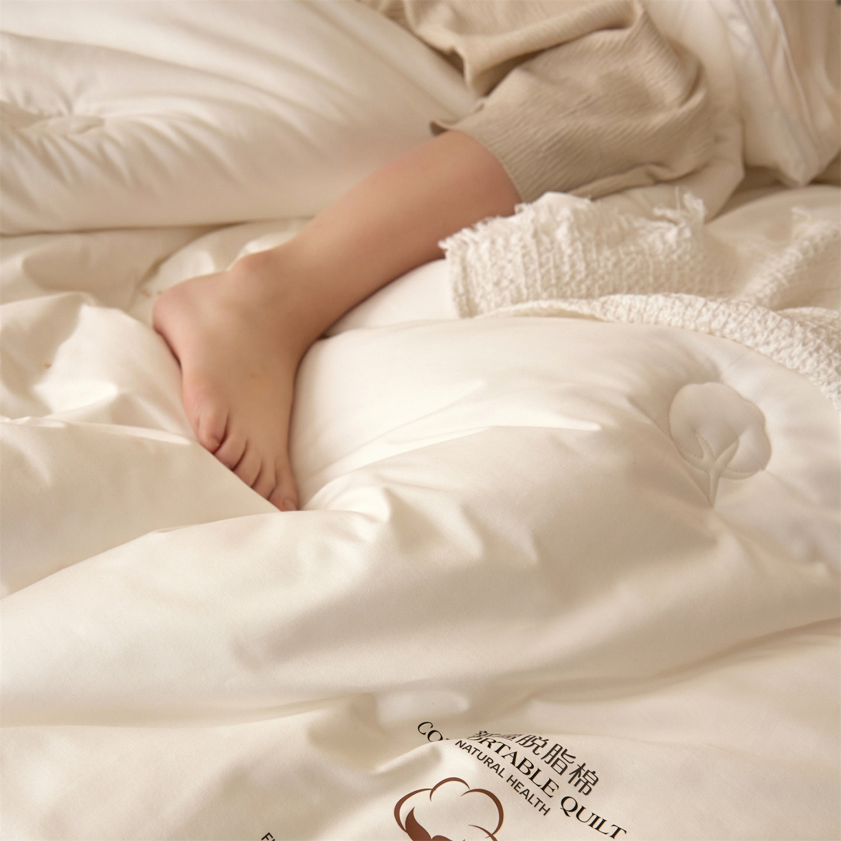 91家纺网 家纺一手货源 找家纺 （总）头等舱 2026新款全棉A类（7A抗菌）脱脂100%棉花被（模特图）