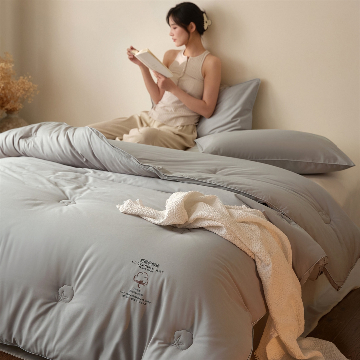 91家纺网 家纺一手货源 找家纺 头等舱 2026新款全棉A类（7A抗菌）脱脂100%棉花被（模特图） 脱脂-灰