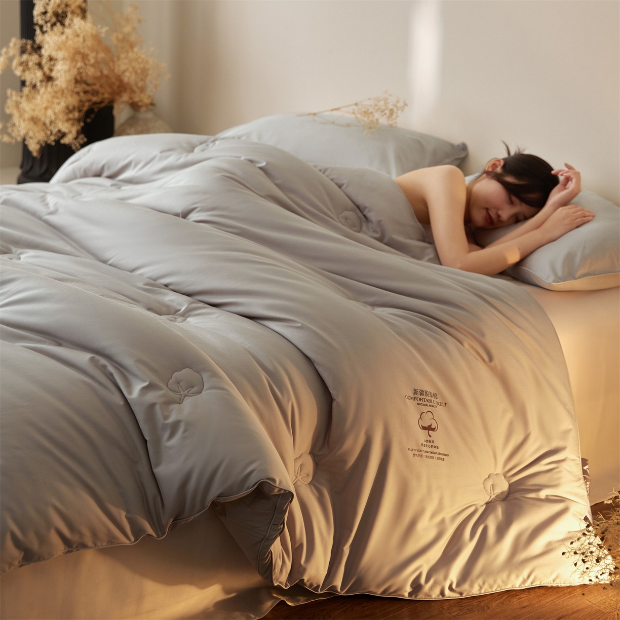 91家纺网 家纺一手货源 找家纺 头等舱 2026新款全棉A类（7A抗菌）脱脂100%棉花被（模特图） 脱脂-灰