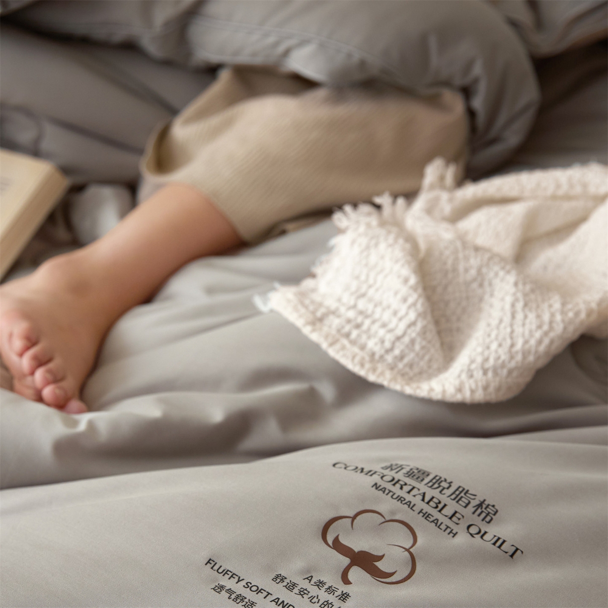 91家纺网 家纺一手货源 找家纺 头等舱 2026新款全棉A类（7A抗菌）脱脂100%棉花被（模特图） 脱脂-灰