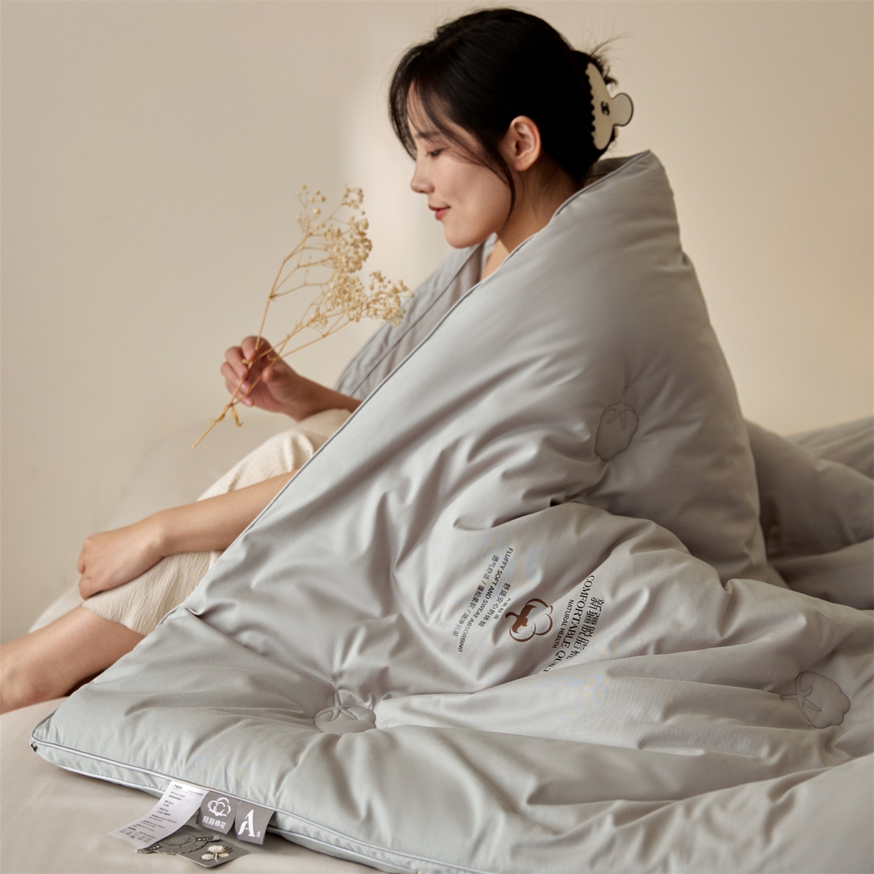 91家纺网 家纺一手货源 找家纺 头等舱 2026新款全棉A类（7A抗菌）脱脂100%棉花被（模特图） 脱脂-灰