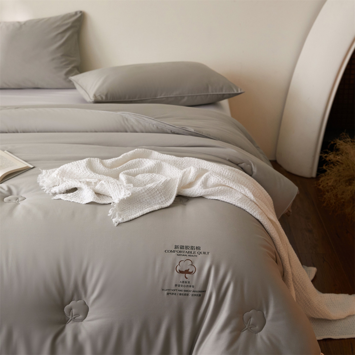91家纺网 家纺一手货源 找家纺 头等舱 2026新款全棉A类（7A抗菌）脱脂100%棉花被（空镜图） 脱脂-灰