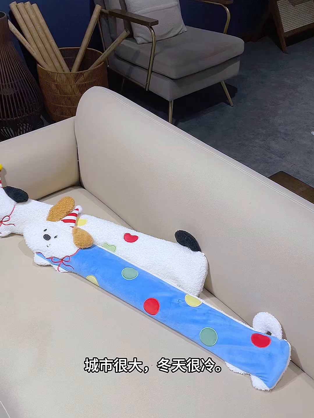 91家纺网 家纺一手货源 找家纺 仟亿莱 2026新款翘耳小狗注水长条热水袋 注水糖豆狗